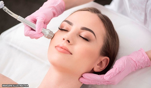 Revitalização Facial! Limpeza de pele com peeling de diamante e máscara hidratante, no Centro Estético Vava Lumertz em Araranguá, válido de segunda a sexta