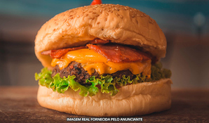Praia do Rosa - Imbituba: Hambúrguer artesanal com batata frita + refrigerante no Malagueta Gastrobar, válido de quinta a segunda para consumo no local ou tele-entrega*