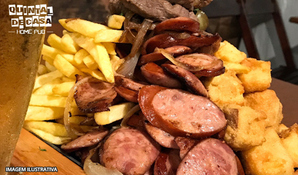 Tábua para 2 pessoas no Quintal de Casa Home Pub, válido de terça a domingo para consumo, retirada no local ou tele-entrega*