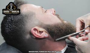 Combo (corte de cabelo e barba), incluso a primeira bebida por conta da casa na Barbearia Barão da Navalha, válido de segunda a sábado