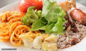 Almoço delicioso no conforto da sua casa! Marmitex com 2 carnes, saladas e acompanhamentos no Chef Beer, válido de segunda a sexta para retirada no local ou tele-entrega*