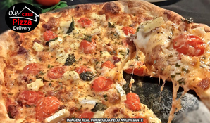 Explosão de sabores! Pizza pequena 25cm com 4 fatias na De Casa Pizza Delivery, válido de quarta a domingo para retirada no local ou tele-entrega*