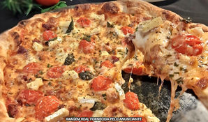 DE CASA PIZZA DELIVERY: pizza pequena com 25cm e 4 fatias, válido de quarta a domingo para retirada no local ou tele-entrega*