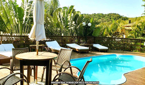 Praia do Rosa - Imbituba - SC: 1 diária para 2 pessoas com café da manhã + cortesia para criança de até 4 anos na Pousada Aloha Beach House em até 12 vezes no cartão*