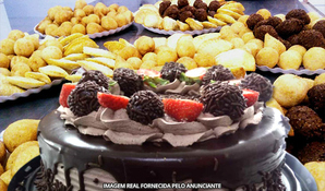 CONFEITARIA E PADARIA SÃO MARCOS: kit festa com 50 salgados, 50 doces e torta de 1kg, válido de segunda a sábado para retirada no local