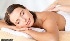 STUDIO D'ELLAS ESTÉTICA E BELEZA: 8 sessões de massagem relaxante ou modeladora com 3 sessões de drenagem facial, válido de segunda a sábado