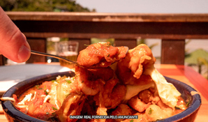 RESTAURANTE GUARDA GOSTO: camarão à parmegiana com acompanhamentos para 2 pessoas, na praia da Guarda do Embaú - SC