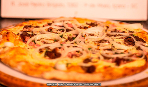 CANTINA LA MASSERIA: pizza média 9 (forno a lenha) 30cm e 9 fatias com 2 sabores