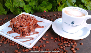 DOLCE LATTE CAFETERIA: brownie com calda de chocolate e 1 expresso duplo ou café com leite, válido de segunda a sábado em Gramado - RS