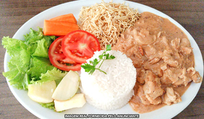 BISTROT 360º CAFÉ E RESTOBAR: pratos executivos com 4 opções (frango grelhado, bife bovino, strogonoff ou tilápia) e acompanhamentos em Gramado - RS