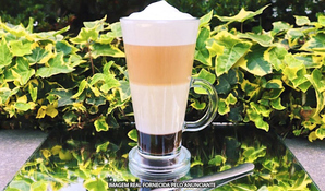 DOLCE LATTE CAFETERIA: café mocha (calda de chocolate, espresso, leite vaporizado e espuma de leite), válido de segunda a sábado em Gramado - RS