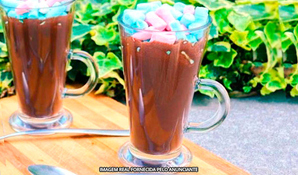 DOLCE LATTE CAFETERIA: 2 chocolates quentes com cobertura de marshmallow, válido de segunda a sábado em Gramado - RS