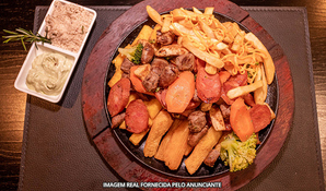 SANTO BOTECO CHOPERIA: tábua do Santo para 2 pessoas em anexo ao Nações Shopping