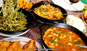 RISTORANTE PIATO DE PARMA: sequência de massas com acompanhamentos e filé de frango à milanesa, centro de Gramado - RS