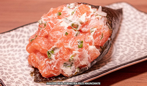 COZINHA ORIENTAL HANAMI: temaki de salmão com 2 joy em anexo ao Shopping Della Giustina