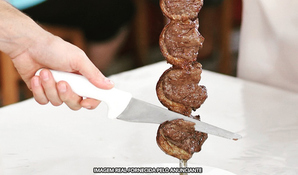 CHURRASCARIA TIO JOÃO: espeto corrido completo com buffet livre de pratos quentes, saladas e sobremesas