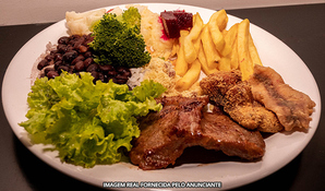 RESTAURANTE CHEF BEER: almoço buffet livre com pratos quentes, carnes, saladas e sobremesas + suco de laranja