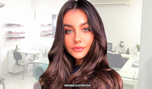 DINA CABELEIREIRA: escova semi definitiva japonesa com carga de queratina, brushing, finalizantes e corte no centro de Criciúma