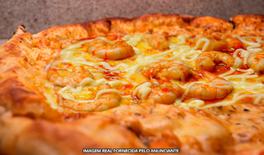 CLAUB'S LANCHES: pizza gigante de camarão (45cm e 16 fatias) com borda de chocolate preto ou branco