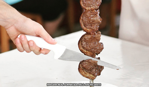 CHURRASCARIA TIO JOÃO: espeto corrido completo com buffet livre de pratos quentes, saladas e sobremesas