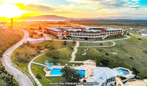 HOTEL LAGUNA TOURIST: 1 diária para 2 pessoas com café da manhã e jantar na Praia do Gi em Laguna - SC