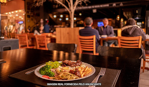 CHOPERIA SANTO BOTECO: almoço buffet livre com pratos quentes de massas, risotos, carnes, saladas e sobremesas em anexo ao Nações Shopping