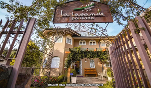 POUSADA LA LAVANDE: 1 diária para 2 pessoas com café da manhã em até 12x no cartão* em Gramado - RS