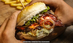 CLAUB'S LANCHES: hambúrguer grelhado OU hambúrguer de costela grelhado na churrasqueira com batata frita