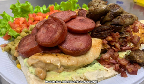 CLAUB'S LANCHES: xis salada com carne artesanal de costela e refrigerante ou xis da casa com carne artesanal de costela