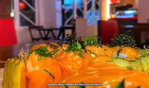 KAZOKU SUSHI: combinado de sushi com 20, 30, 50, 80 ou 100 peças