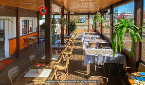 CANTINA DA MARA: buffet livre de pratos quentes com 4 opções de carnes, 12 tipos de saladas com suco natural de laranja