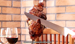 CHURRASCARIA TRADIÇÃO CAMPEIRA: almoço buffet livre com churrasco, saladas, pratos quentes e sobremesas