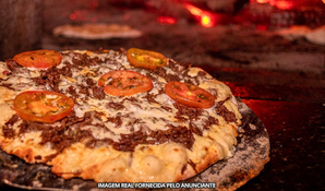 PIZZARIA PIZZADORO: pizza broto com 30cm e 6 fatias ou pizza gigante 40cm e 12 fatias