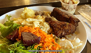 SNACK LANCHES: almoço buffet livre de pratos quentes, carnes, saladas e sobremesas