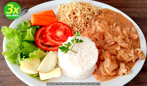 BISTROT 360º CAFÉ E RESTOBAR: pratos executivos de frango grelhado, bife bovino, strogonoff ou tilápia e acompanhamentos