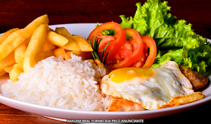 BISTROT 360º CAFÉ E RESTOBAR: pratos executivos de frango grelhado, bife bovino ou tilápia com acompanhamentos